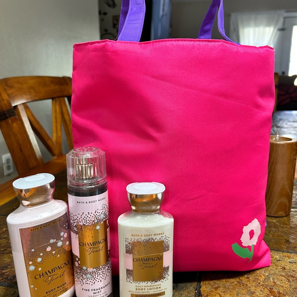 Clinique x Donald collab pink tote with Bath & Body Works Fragrance Set Bundle
